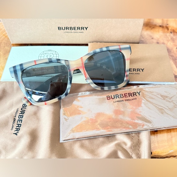 Burberry Checkered Sunglasses with Tan Case - Picture 4 of 4